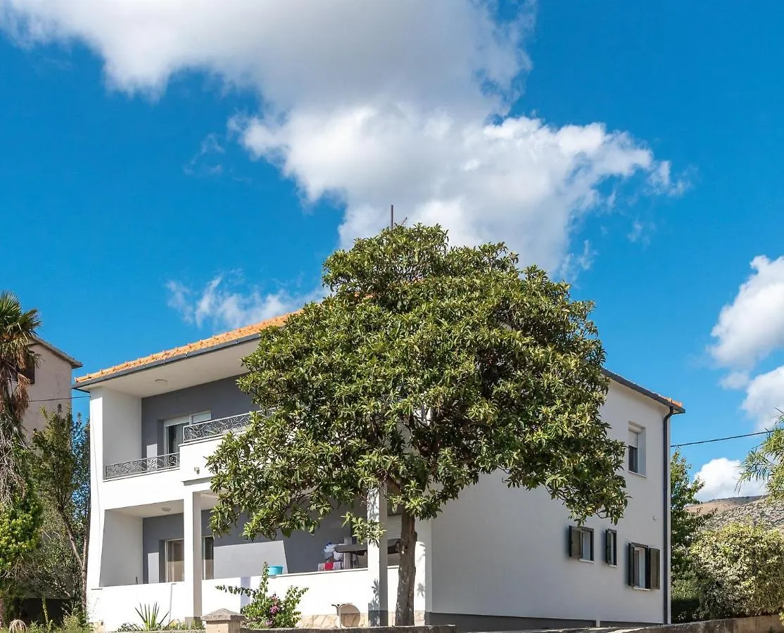 Apartman Tragos Trogir 0*,
